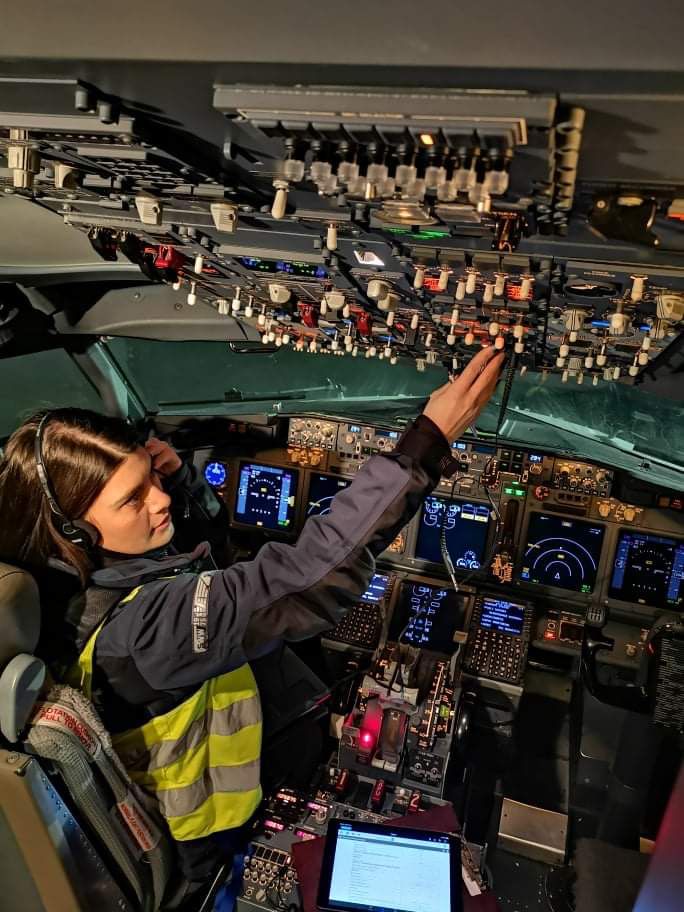 Manutenzione dei Boeing RyanAir: molto femminile