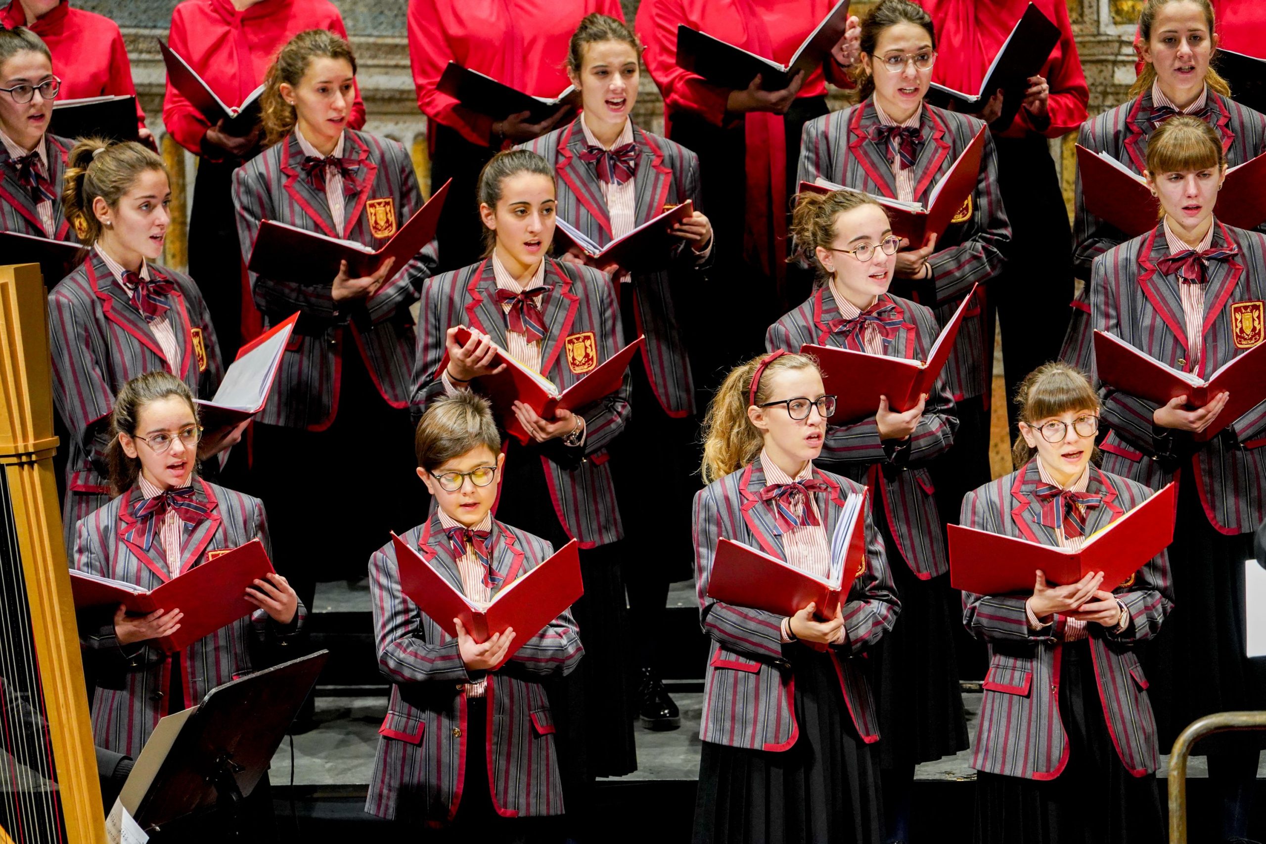 PER SALUTARE LE FESTE NATALIZIE IL CONCERTO DEI PICCOLI MUSICI DIRETTI DA MARIO MORA AL TEATRO SOCI