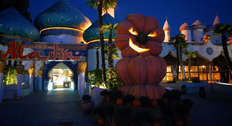 J-Ax in concerto al Gardaland Halloween Party