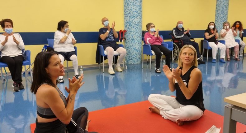 Yoga con la cantanti “Le Donatella” all’Istituto Clinico San Rocco
